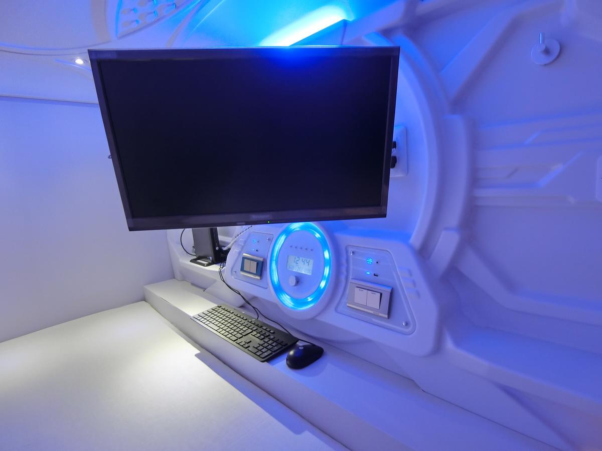 Capsule Hotel Manyudo Kyoto Exterior photo